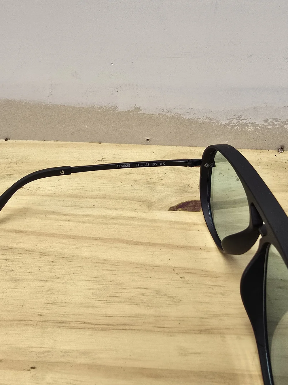 FRYE & Co. Black Round Sunglasses with Green Tint